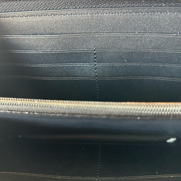 NIB 3PC Printed Canvas Wallet Set, “O” Design (not Coach), Dust bag included - Picture 9 of 11